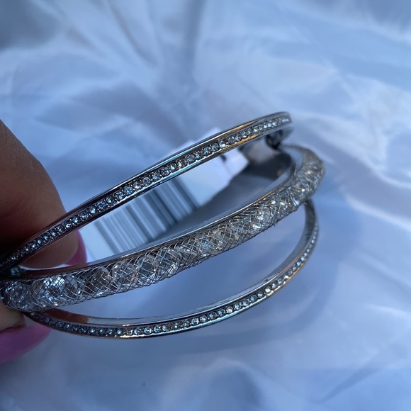 New GUESS Silver-Tone Patricia Cuff Bracelet - Picture 3 of 4